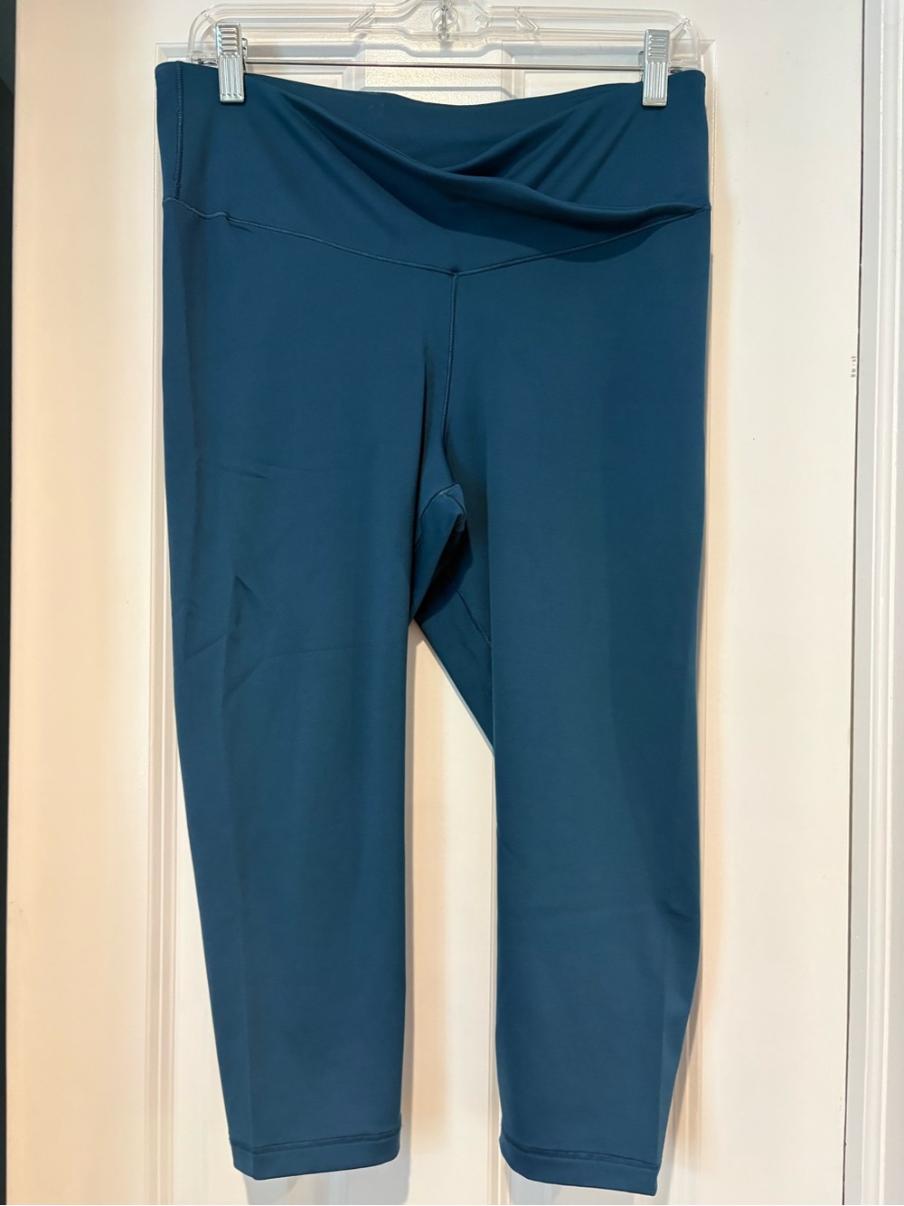 GAP Women’s GapFit Crossover Waist CropLeggings Size Large